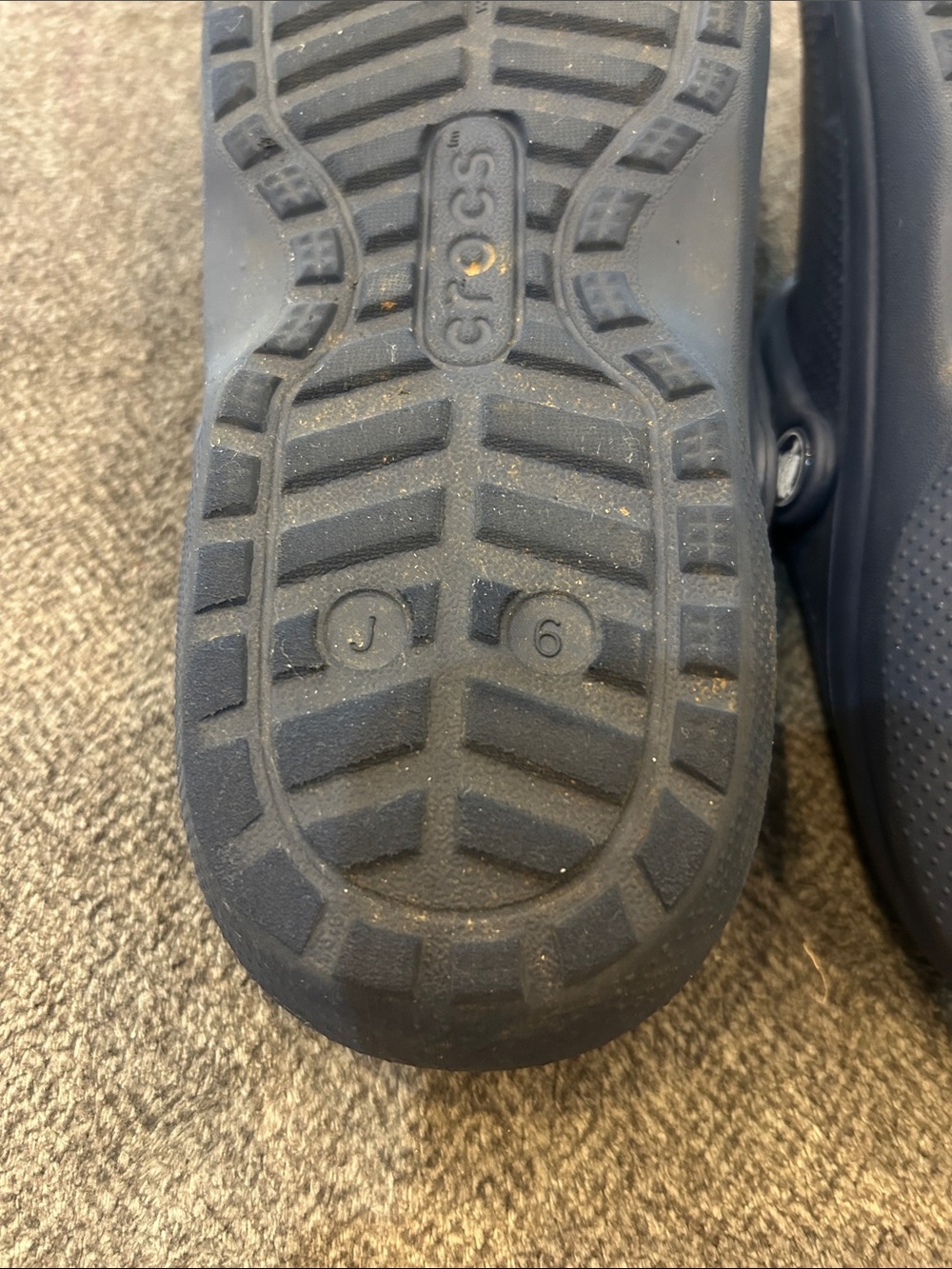 CROCS Kids Navy Clog with Multicolor Fuzzy Lining big kids 6 - Picture 5 of 5